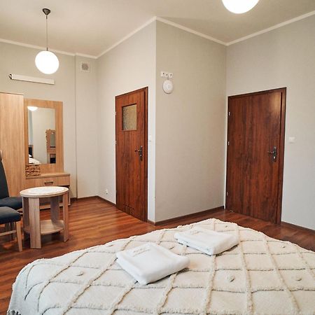 Hotel Lilia Wloszczowa Ngoại thất bức ảnh