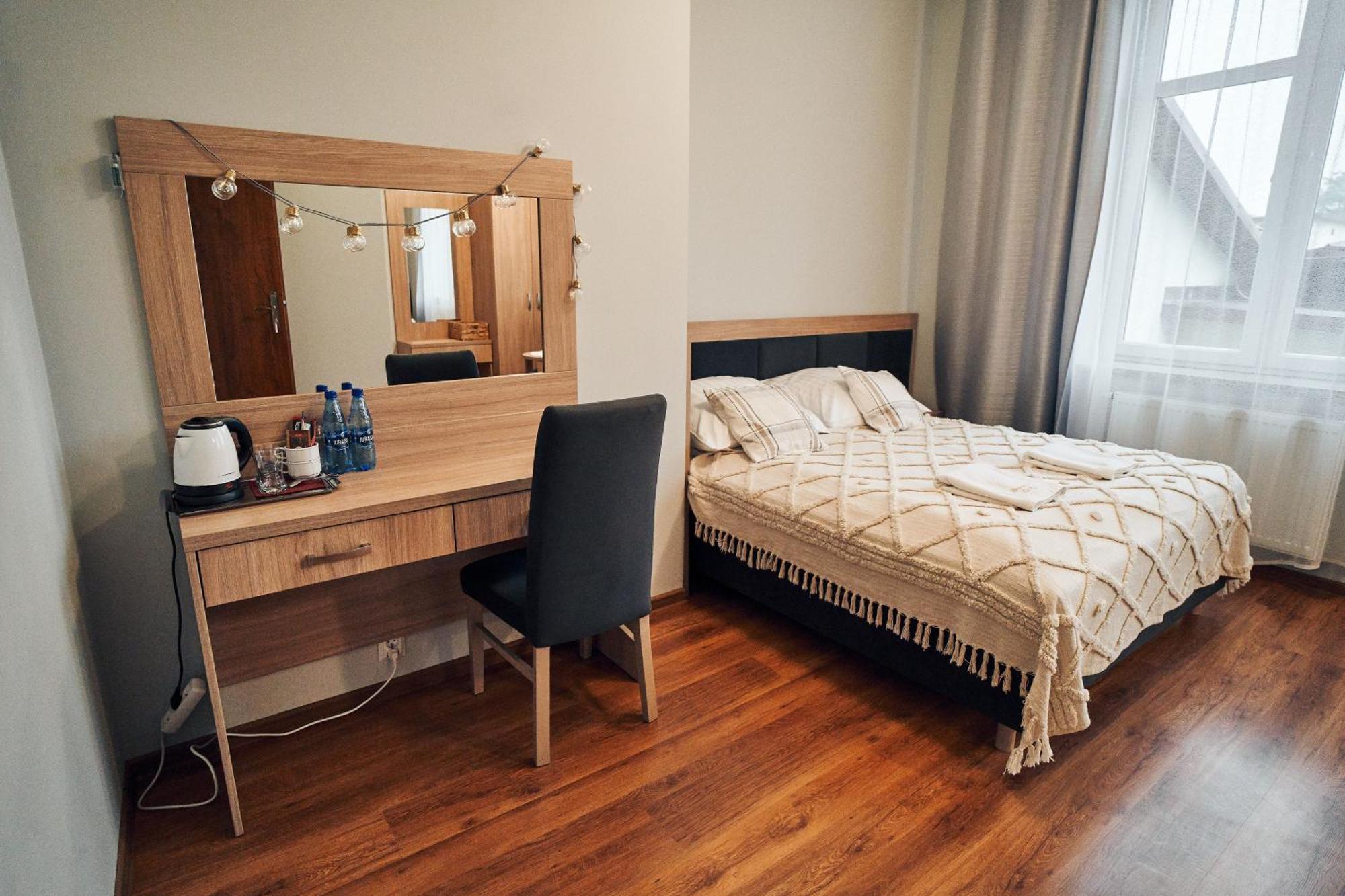 Hotel Lilia Wloszczowa Ngoại thất bức ảnh