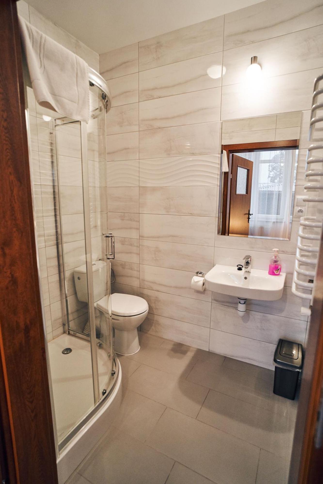 Hotel Lilia Wloszczowa Ngoại thất bức ảnh